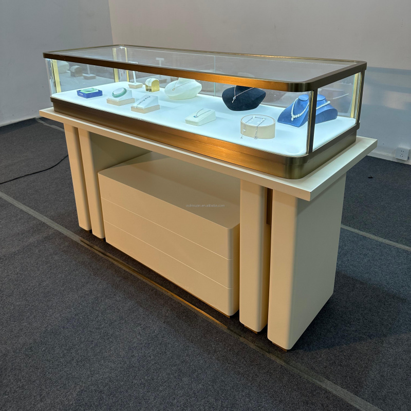 Vitrine de présentation de mon - Luxury Watch Store avis et prix