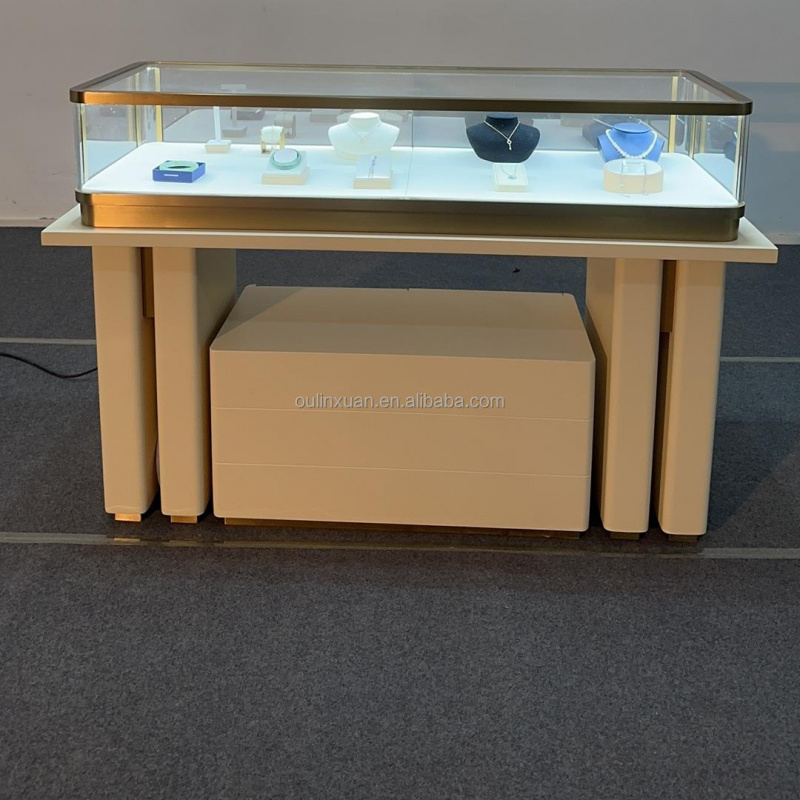 Vitrine de présentation de mon - Luxury Watch Store avis et prix