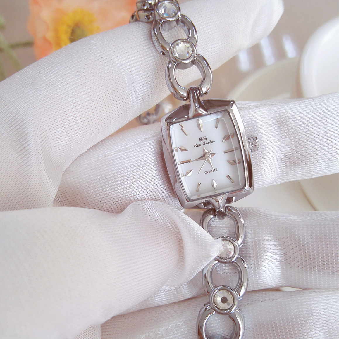UTHAI – montre de luxe pour fe - Luxury Watch And Jewelry Brand avis et prix